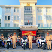 Cảnh sát giao thông Cần Thơ ra quân tổng kiểm soát, xử lý vi phạm về trật tự, an toàn giao thông đường bộ đối với phương tiện kinh doanh vận tải trên địa bàn thành phố.