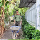 Công an xã Đông Thuận chung tay hỗ trợ nhân dân làm đường giao thông