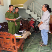 Khởi tố chủ hộ kinh doanh bán hơn 1.500 sản phẩm giày dép giả mạo nhãn hiệu