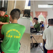 Công an xã Tân Phước Hưng miệt mài, tích cực hỗ trợ người dân  vào dịp nghỉ lễ 19/8