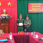 Bộ Công an trợ cấp đột xuất cho cán bộ Công an xã bị thương khi truy bắt tội phạm