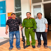 Người dân tự nguyện giao nộp súng - Hành động thiết thực vì bình yên cuộc sống trên địa bàn xã Đông Phước