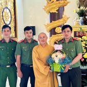 Công an xã Phương Bình thăm, tặng quà các cơ sở tôn giáo  nhân dịp lễ vu lan năm 2026
