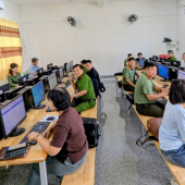 Giáo viên Trường Văn hóa Công an nhân dân III tham gia tập huấn ứng dụng trí tuệ nhân tạo trong giảng dạy.