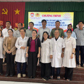 Tổ chức khám bệnh, cấp thuốc miễn phí và trao quà cho người dân, học sinh có hoàn cảnh khó khăn tại xã Phú Hữu.