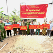 Công an xã Thạnh Hòa chung tay xây dựng mái ấm cho hộ gia đình khó khăn