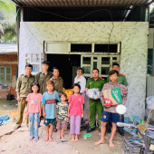 “Nhân văn trong từng hành động; nghĩa tình, tiếp sức ngày trở về thêm ấm áp”.