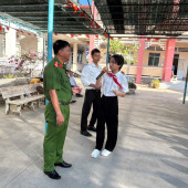 Công an xã Vĩnh Hải tăng cường các giải pháp bảo đảm trật tự, an toàn giao thông khai trường năm học 2026 - 2027
