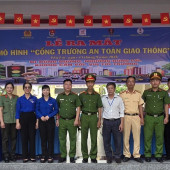 Công an xã Phú Lộc phối hợp tuyên truyền pháp luật, ra mắt mô hình “Cổng trường an toàn giao thông”