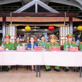 Công an TP Cần Thơ thực tập phương án chữa cháy, cứu nạn, cứu hộ trên sông Cần Thơ