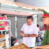 Công an phường Thới Long phối hợp các ngành tăng cường kiểm tra an toàn thực phẩm Tết Trung thu năm 2026