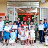 Trao 300 phần quà Trung thu cho trẻ em
