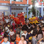 “Lồng đèn thắp sáng ước mơ” - Mang Trung thu ấm áp đến trẻ em có hoàn cảnh khó khăn