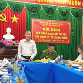 Đảng ủy xã Trung Hưng giám sát việc cụ thể hóa các nghị quyết của Đảng tại Đảng bộ Công an xã.