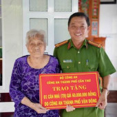 Công an xã Ngọc Tố trao mái ấm, lan tỏa nghĩa tình vì Nhân dân phục vụ
