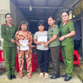 “Mẹ đỡ đầu” - Nâng bước em đến trường