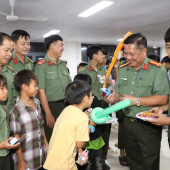 Trung thu đầu tiên dưới mái Trường Văn hóa Công an nhân dân III