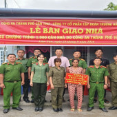 Công an xã Lâm Tân chung sức, chung tay “Trao mái ấm - Gửi yêu thương”