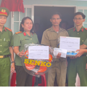 Xã Phú Tâm tổ chức Lễ bàn giao Nhà tình nghĩa cho thành viên Lực lượng tham gia bảo vệ an ninh, trật tự ở cơ sở có hoàn cảnh khó khăn về nhà ở