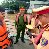 Công an phường Thốt Nốt chủ động phối hợp kiểm tra, tuần tra, bảo đảm trật tự, an toàn giao thông đường thủy trên địa bàn.