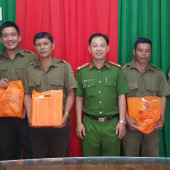 Công an xã Liêu Tú lan tỏa nghĩa tình Trung thu từ những việc làm thiết thực