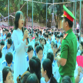 Công an xã Nhu Gia tuyên truyền bạo lực học đường và phòng, chống ma túy tại trường THCS và THPT Văn Ngọc Chính