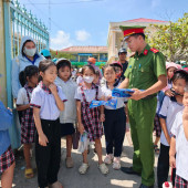 Công an xã Mỹ Tú đẩy mạnh tuyên truyền an toàn giao thông học đường, phòng chống ma túy và tệ nạn xã hội