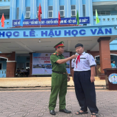 Tuyên truyền, phổ biến kiến thức về trật tự, an toàn giao thông và hướng dẫn các kỹ năng về lái xe an toàn cho học sinh tại Trường trung học cơ sở Phước Thới, thành phố Cần Thơ
