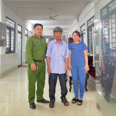 Công an phường Ninh Kiều kịp thời tìm người thân cho cụ ông 85 tuổi