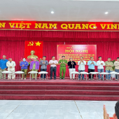 Công an xã Vĩnh Thạnh phối hợp với Phòng PC10 – CATP tổ chức tuyên truyền, tư vấn việc làm, hỗ trợ vay vốn cho người tái hòa nhập cộng đồng.