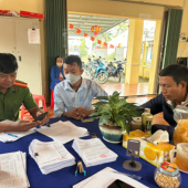 Công an xã Lịch Hội Thượng ra quân cao điểm hỗ trợ người dân sử dụng VNeID
