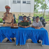 Công an phường Mỹ Quới phối hợp tuyên truyền pháp luật về trật tự, an toàn giao thông cho học sinh