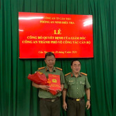 Phòng An ninh điều tra công bố Quyết định của Giám đốc Công an thành phố về công tác cán bộ.