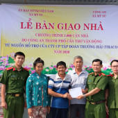 Công an xã Mỹ Tú tổ chức lễ bàn giao 02 căn nhà cho các hộ gia đình có hoàn cảnh khó khăn về nhà ở