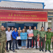 Công an xã Tân Long bàn giao 03 căn nhà hỗ trợ hội viên Hội Cựu Công an nhân dân và thành viên lực lượng bảo vệ an ninh, trật tự ở cơ sở