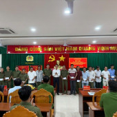 Phường Ngã Bảy công bố các quyết định kiện toàn  lực lượng tham gia bảo vệ an ninh, trật tự ở cơ sở