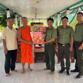 Công an xã Lâm Tân thăm hỏi, tặng quà các chùa Phật giáo Nam tông Khmer nhân dịp Lễ Sene Đolta năm 2026