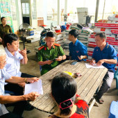Công an xã Trường Long Tây lan tỏa tinh thần chuyển đổi số, đồng hành cùng người dân tiếp cận các tiện ích số