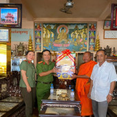 Công an phường Vĩnh Châu thăm, chúc mừng Lễ Sene Đolta tại các chùa Phật giáo Nam tông Khmer trên địa bàn