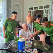 Công an xã Tân Thạnh: Đến tận nhà, nối dài hành trình tri ân liệt sĩ