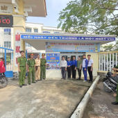 Công an xã Phú Lộc -  đẩy mạnh tuyên truyền, hưởng ứng tháng cao điểm an toàn giao thông cho học sinh đến trường