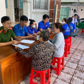 Công an phường Thới Long bảo đảm an ninh, trật tự chương trình khám sức khỏe toàn dân năm 2026, đồng hành cùng Nhân dân tích hợp Sổ sức khỏe điện tử trên ứng dụng VNeID
