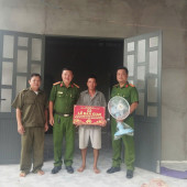 CÔNG AN XÃ CÙ LAO DUNG - TRAO MÁI ẤM, GỬI TRỌN NIỀM TIN