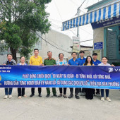 Công an phường Tân An ra quân hưởng ứng chiến dịch “60 ngày hướng dẫn người dân kỹ năng số, sử dụng các dịch vụ số”