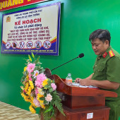 Công an xã Vĩnh Tường đẩy mạnh tuyên truyền, vận động người dân tự nguyện giao nộp vũ khí, công cụ nguy hiểm