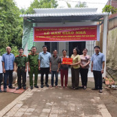 Công an xã Lịch Hội Thượng bàn giao 08 căn nhà cho các hộ có hoàn cảnh khó khăn