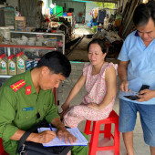 Công an xã An Ninh tăng cường kiểm tra cơ sở thu mua phế liệu, sửa chữa xe
