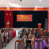 Công an xã Thới Hưng phối hợp tổ chức khám mắt miễn phí, tặng quà cho người dân có hoàn cảnh khó khăn