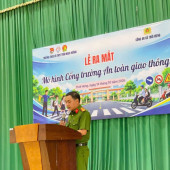 Công an xã Thới Hưng ra mắt mô hình “Cổng trường an toàn giao thông” tại trường THCS-THPT Trần Ngọc Hoằng.
