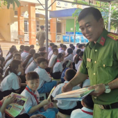 Công an xã Tân Long đẩy mạnh tuyên truyền an toàn giao thông trong học sinh